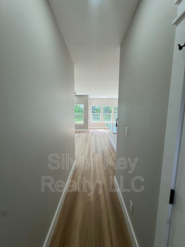 918 Stratford Ave