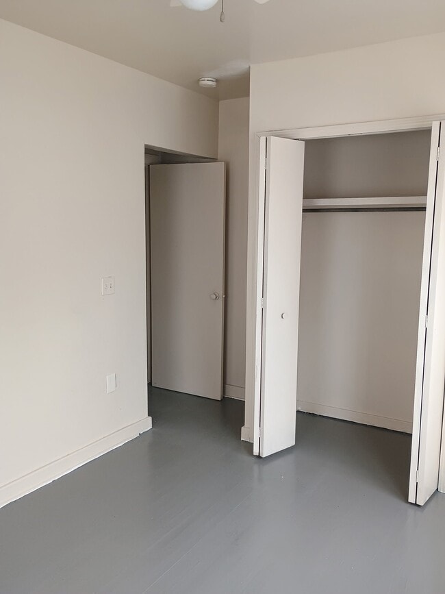 Photo - 2503 Thayer St
