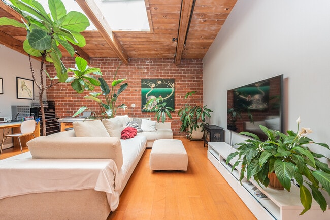 Photo - 1250 Powell St