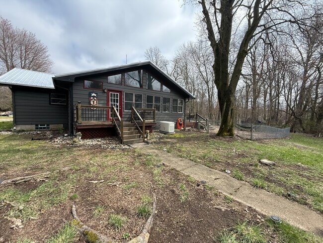 Photo - 32275 Center St