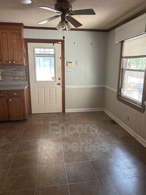 Photo - 1916 S Main St