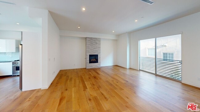 Photo - 1715 Armacost Ave Unidad 3