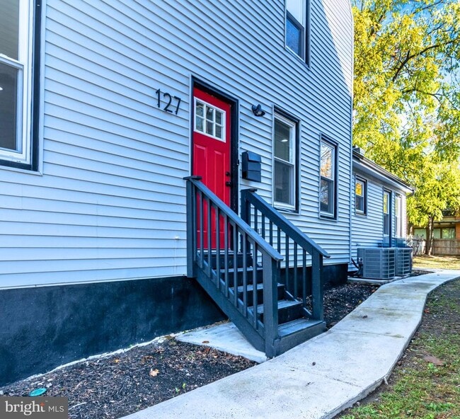 Building Photo - 127 S Church St