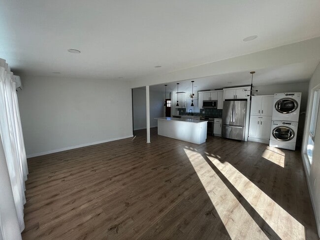Photo - Valley Village Unidad House