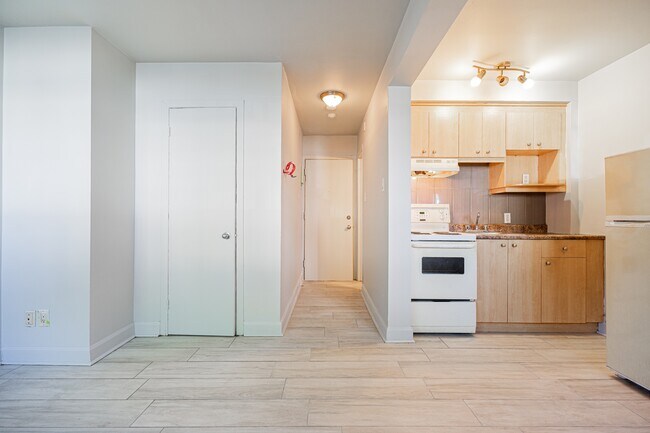 Photo - 6880-625e 25e Ave Unit 1