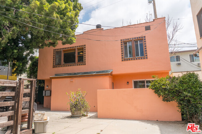 Building Photo - 1004 1/2 N Ogden Dr Rental