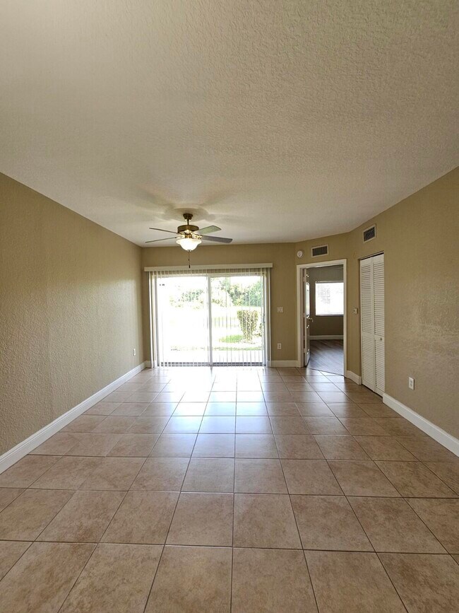 1049 Golden Lakes Blvd Unit 115
