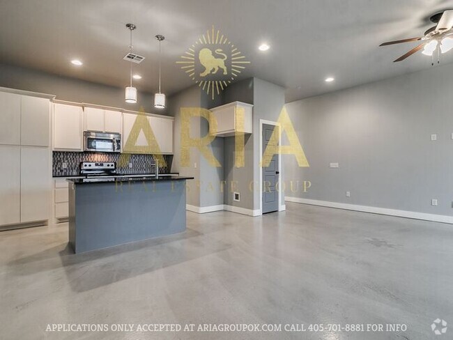 Building Photo - West Norman Urban Contemporary 3 Bed/2.5 B... Rental