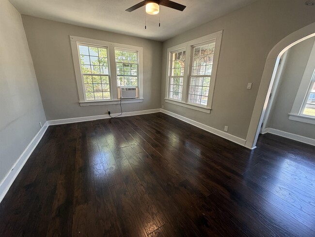 1202 Austin St