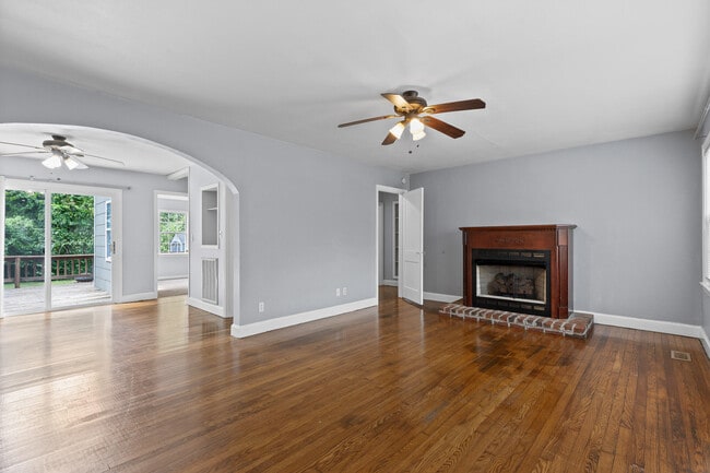 Photo - 949 Signal Rd