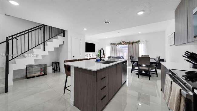 Building Photo - 417 NW 13 Ct