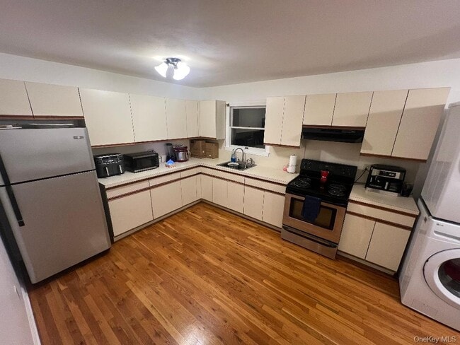 Photo - 2 Bushwick St Unit Upstairs