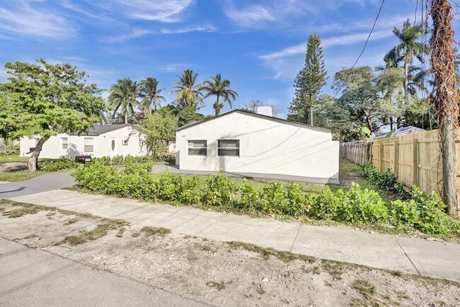 Building Photo - 8265 NW 1st Pl Unit 2-2 Rental