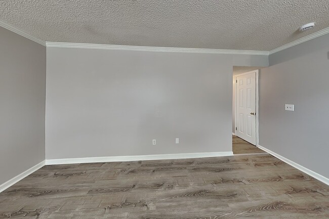 Photo - 2468 Hampstead Dr