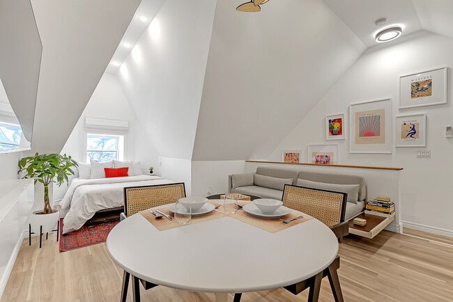 Building Photo - 195 Osler St Unit 1