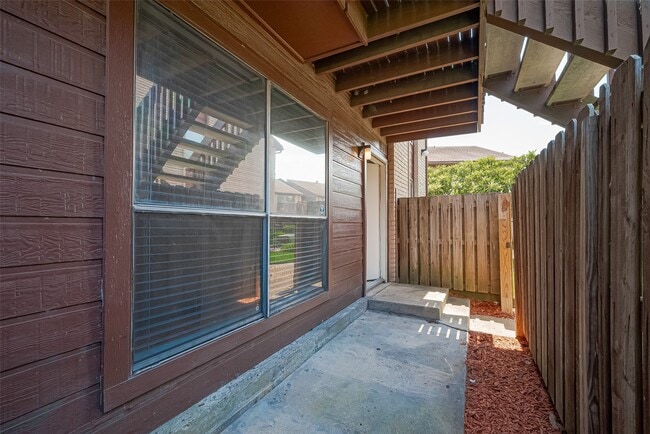 Photo - 12905 Woodforest Blvd Unit 107