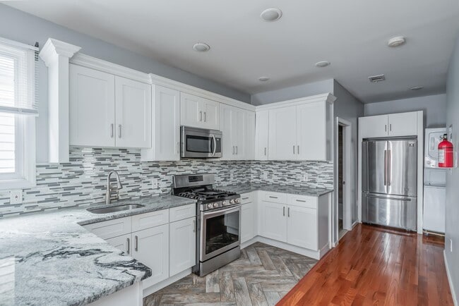 Building Photo - 164 Avenue B Unit 2