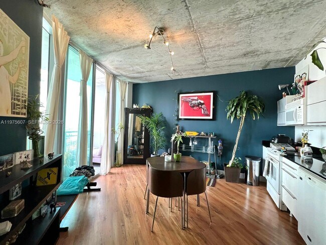 Photo - 690 SW 1st Ct Unidad 1934