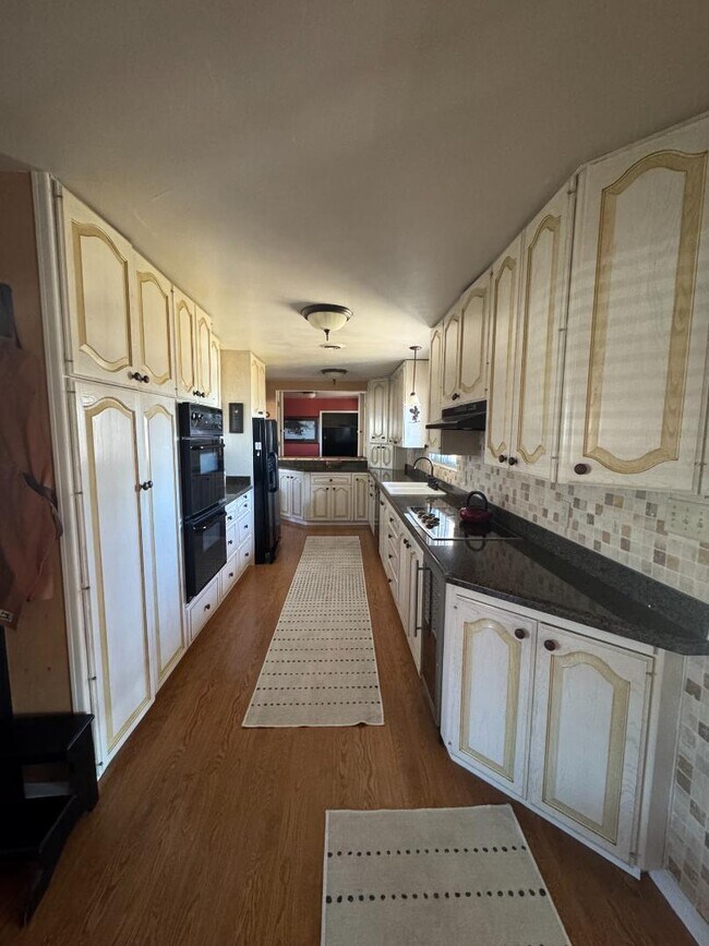 Photo - 822 Moose St