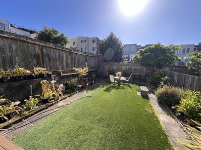 Building Photo - SPACIOUS 2BR + 1 BA WITH BONUS SUNROOM AND IN- UNIT LAUNDRY IN THE RICHMOND.