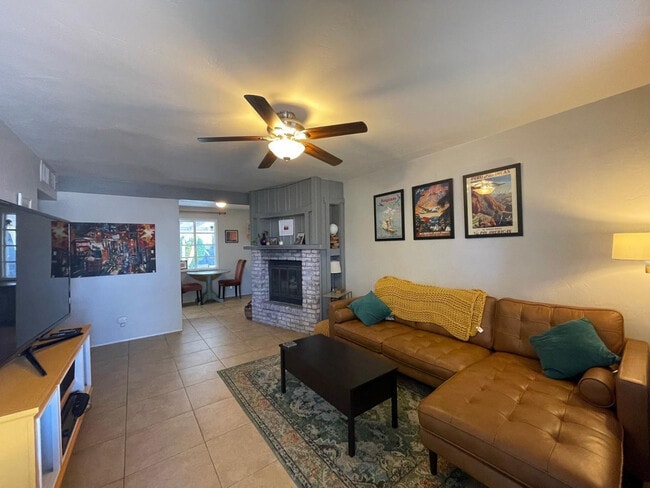 Photo - 843 E Butler Dr