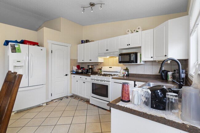 Photo - 9321-9369 69 Ave