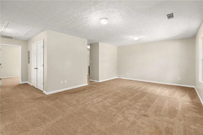 Photo - 598 Elle's Wy