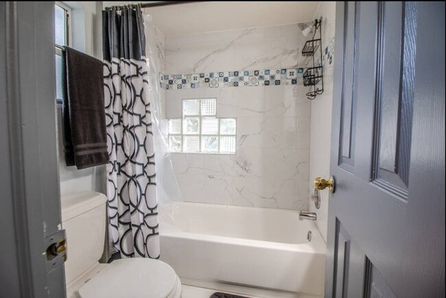 Photo - 1815 Larkin Ave