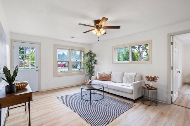 Photo - 715 Washington St