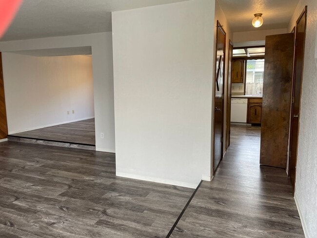 Photo - Very Nice 3 Bedroom 2.5 Bathroom Townhome