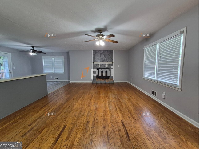Photo - 235 Russell Dr