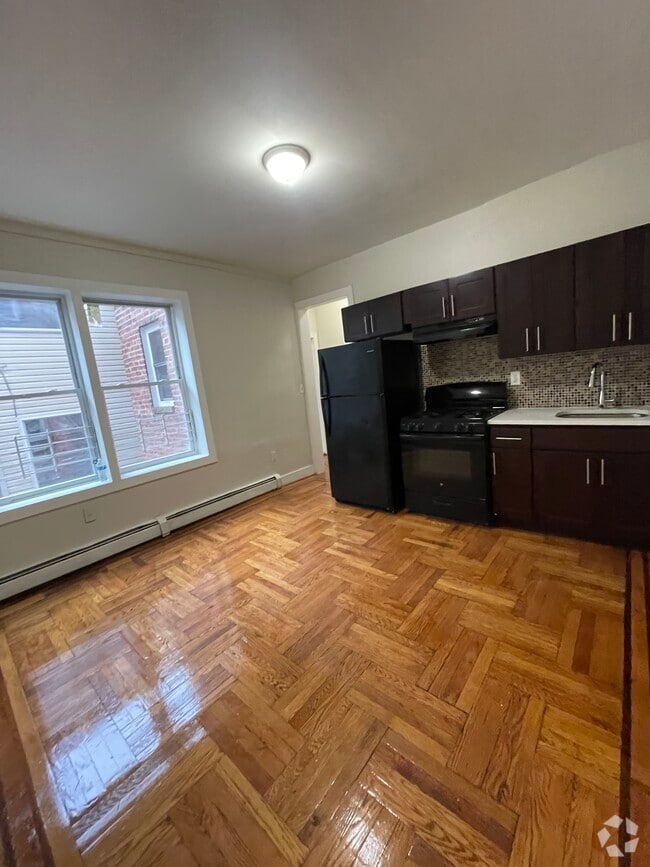Building Photo - 905 Bergen St Rental