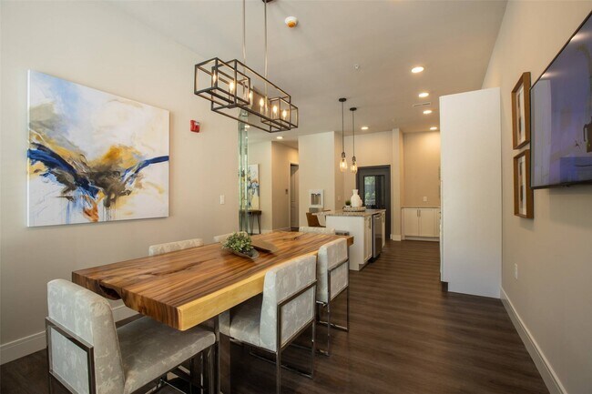 Photo - 226 E Lockwood Ave Unidad 315