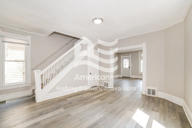 Photo - 318 E Thrush Ave