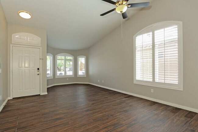 Photo - 5541 W Wood St