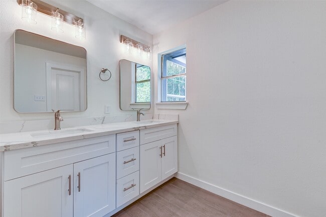 Photo - 16813 Glen Eagle Dr N