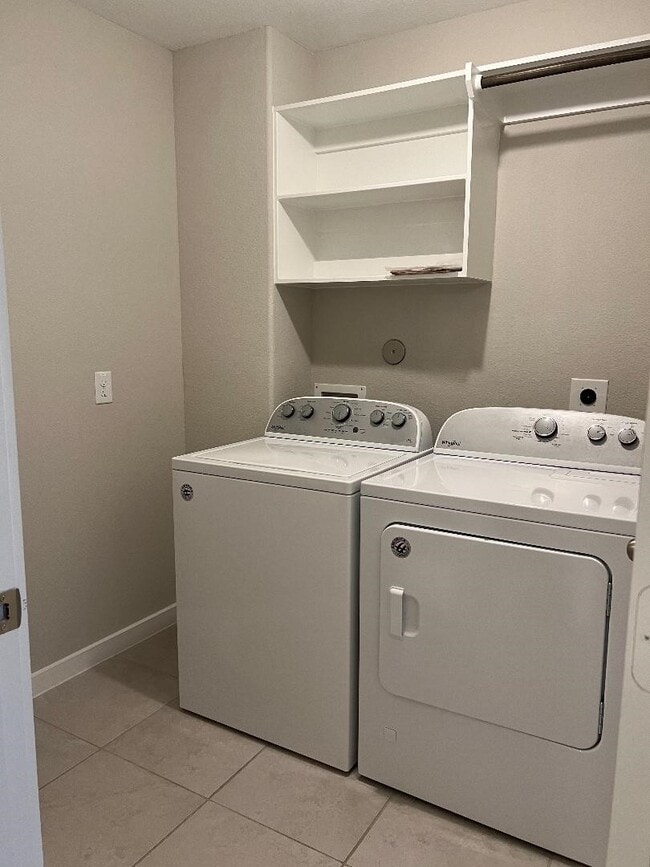 Photo - 218 Sintra Lk Wy