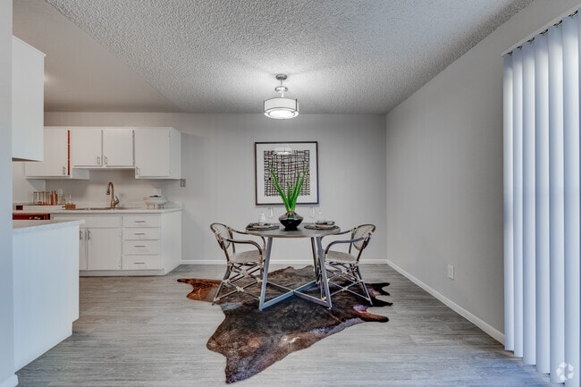 2BR, 2BA - 936SF - Dining Room