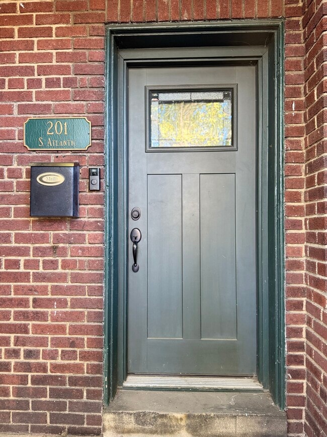 Front entrance - 201 S Atlantic Ave Unit 2