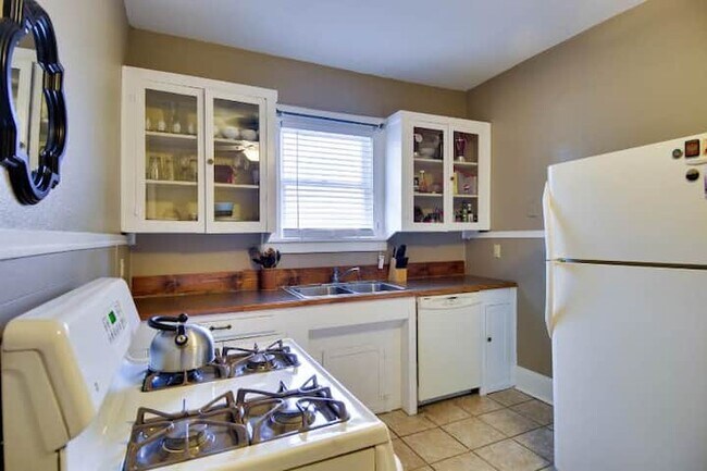 Photo - 806 E Ashby Pl Unidad 1