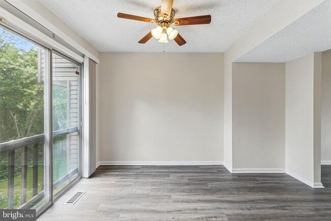 Photo - 505 Knollwood Ct