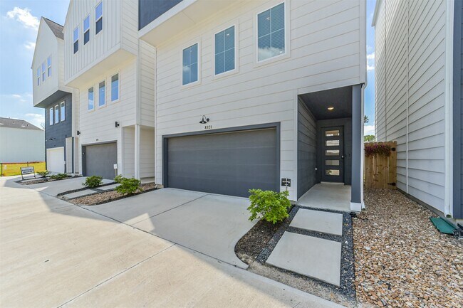Photo - 8321 Springwood Cyn Ln