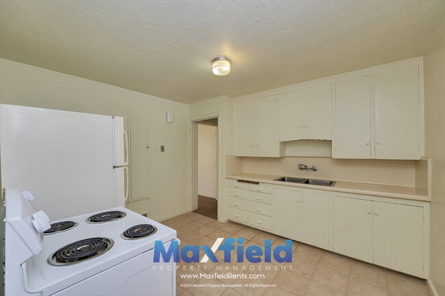 Photo - LEASE SPECIAL ! Sugarhouse Bungalow 2 BD 1 BA 1GA - 1500+ sq ft