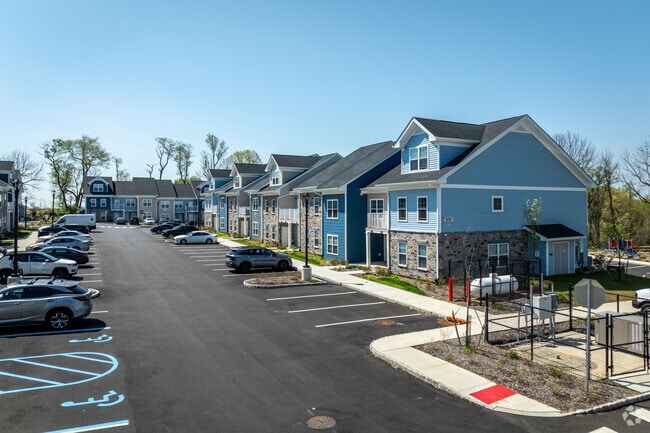 Photo - Clinton Woods