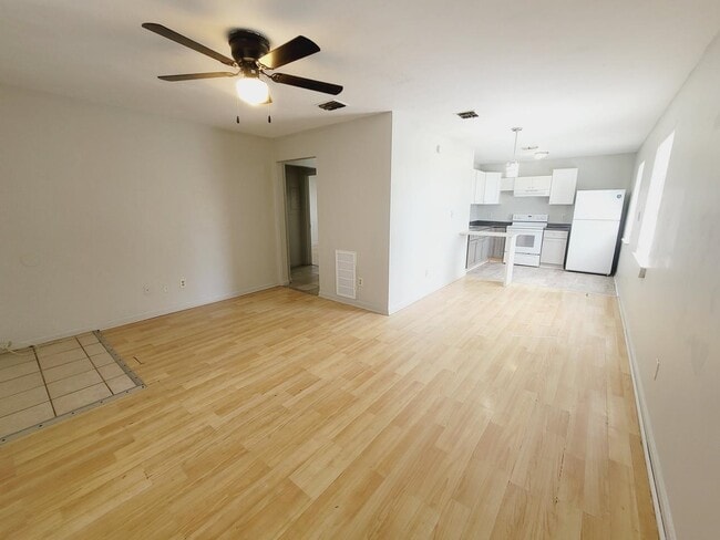 Photo - 306 White Dr