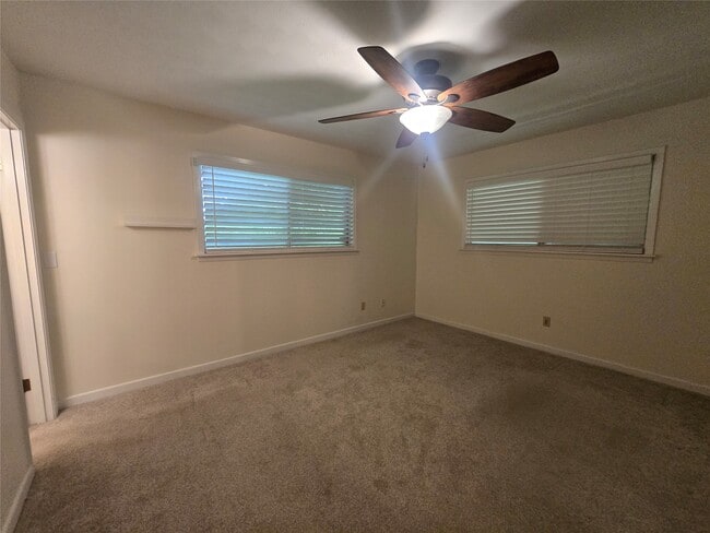 Photo - 308 Mackeral St