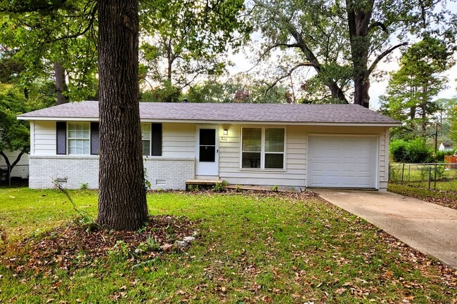 Building Photo - 822 Edgehill Rental