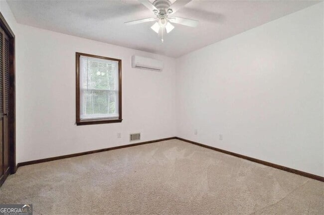 Photo - 3040 Land Rd