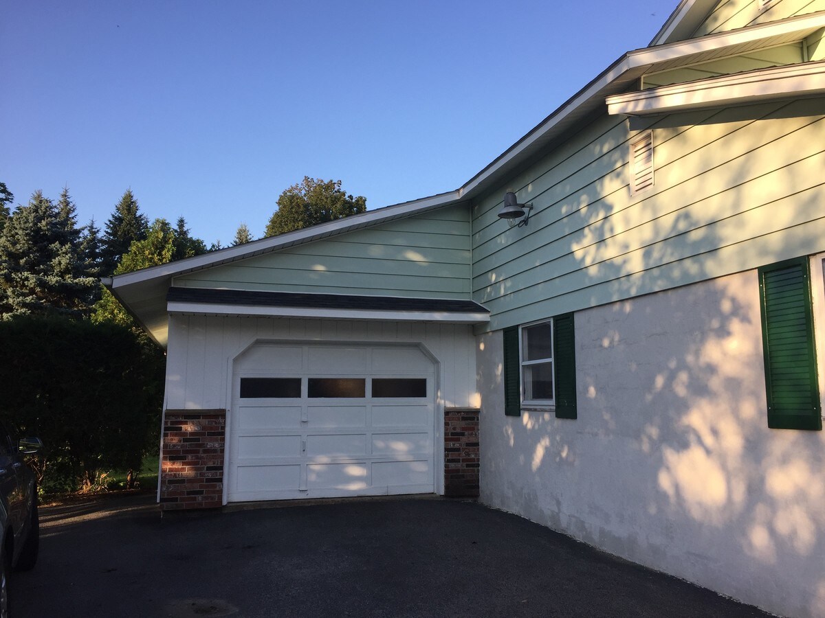 Outside View - 612 Lake St Unit 1 in-law