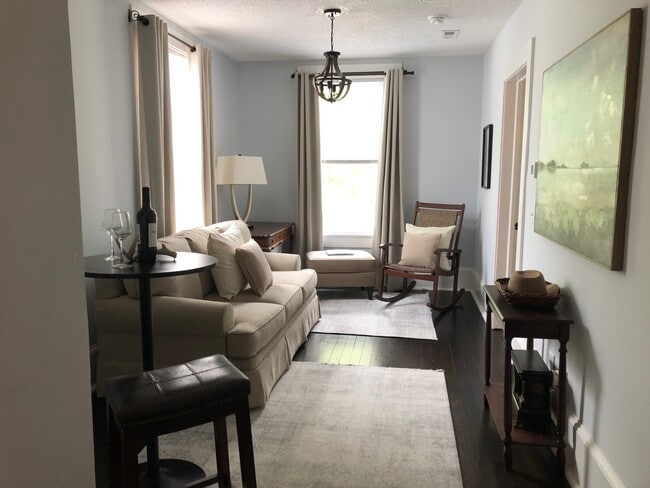 Photo - 400 Elizabeth St